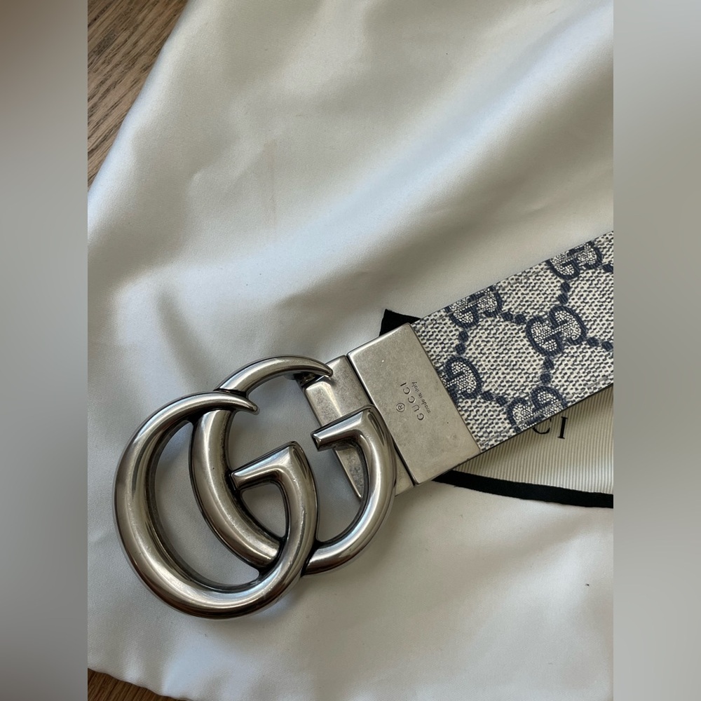 GUCCI GG Marmont reversible belt in beige and blue GG Supreme - Picture 5 of 12